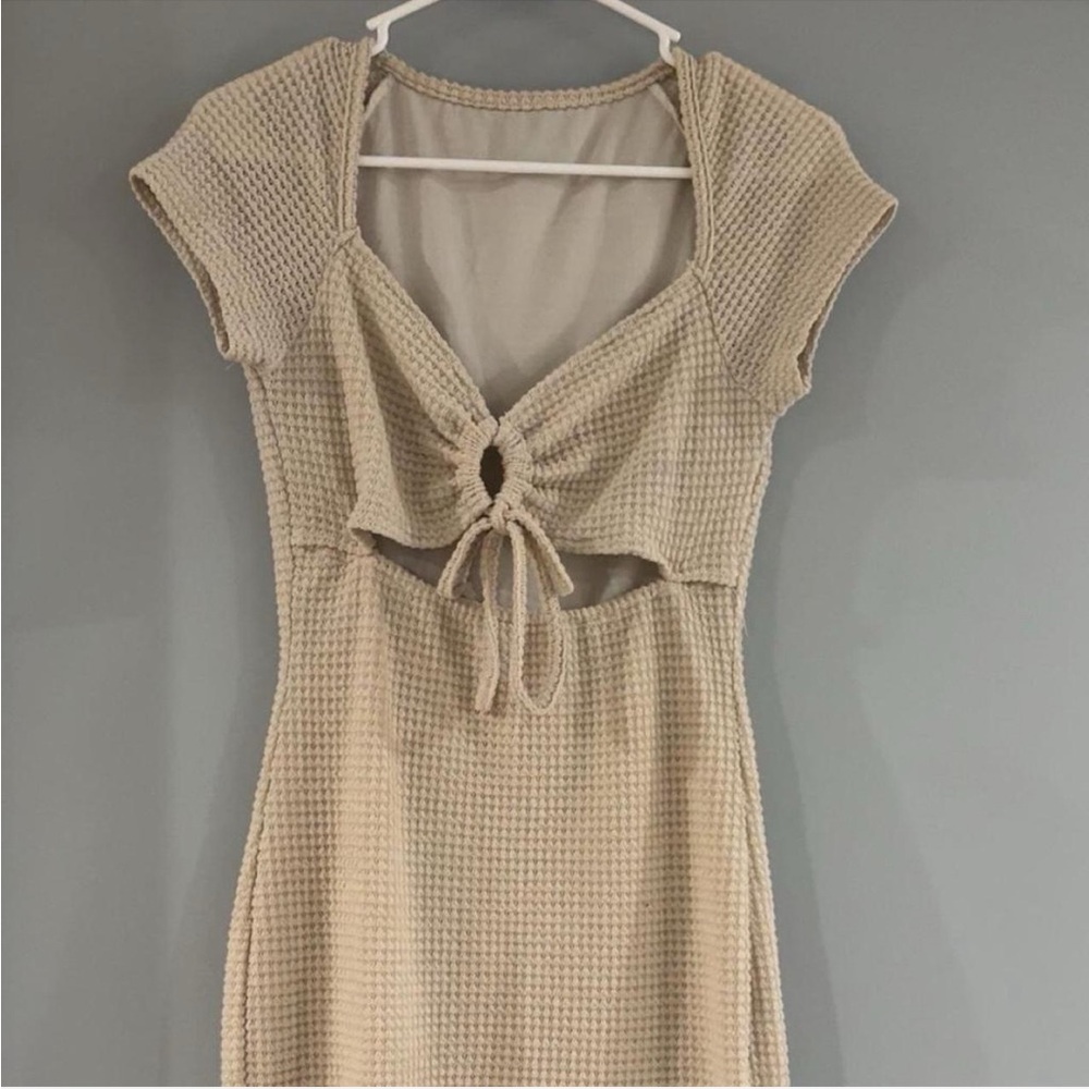 Elegant Beige Knit Dress